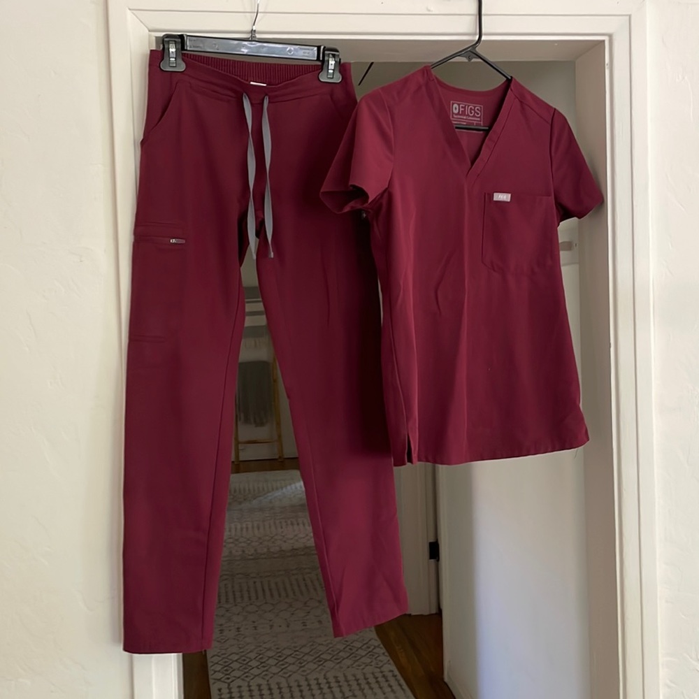 Figs Burgundy Scrub set